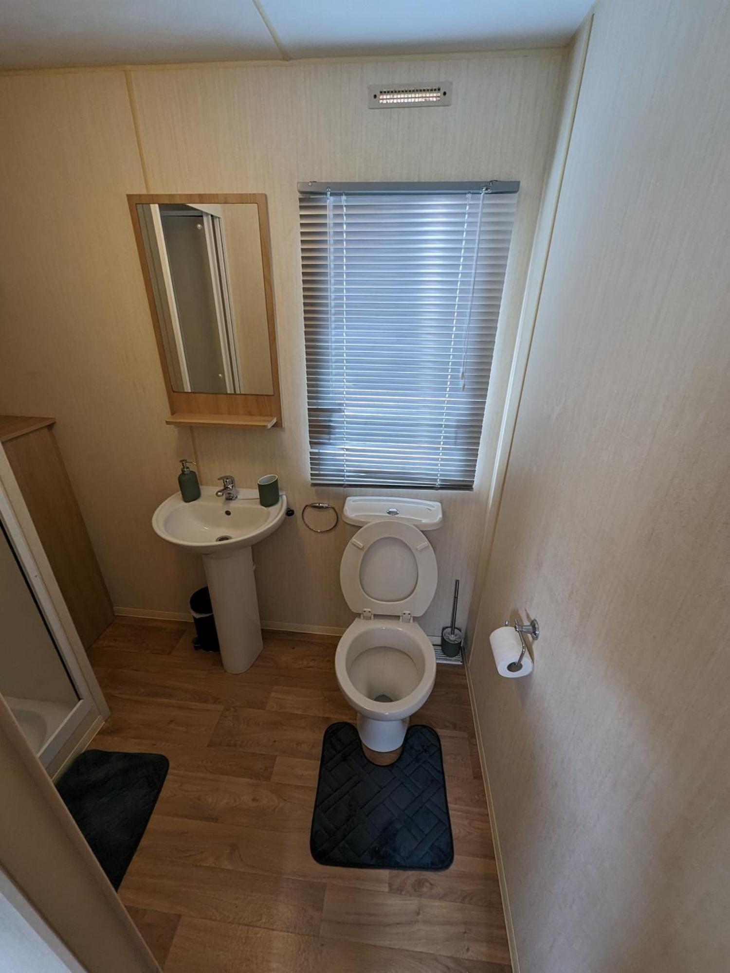 3 Bedroom Caravan, Sleeps 8 Lyons Lido Beach Prestatyn Exterior photo